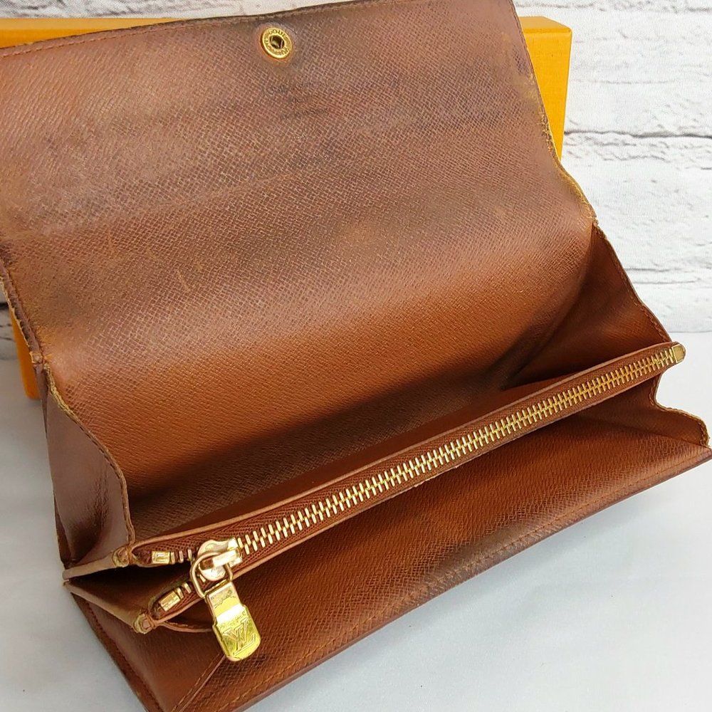 'LOUIS VUITTON' GIFT BOX SET 'PORTEFEUILLE SARAH' LONG LEATHER MONOGRAM WALLET - Picture 3 of 16